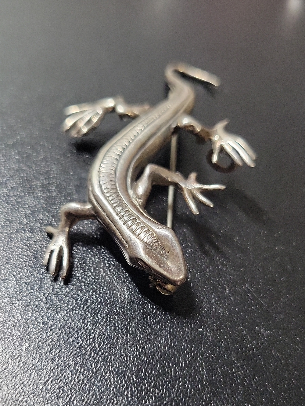 Vintage Silver Lizard Reptile Brooch Pin - Silver